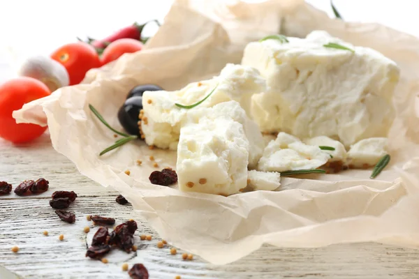 Feta-Käse auf dem Tisch — Stockfoto