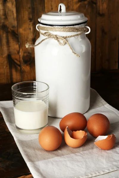 Milk can with eggs — Stock Photo, Image