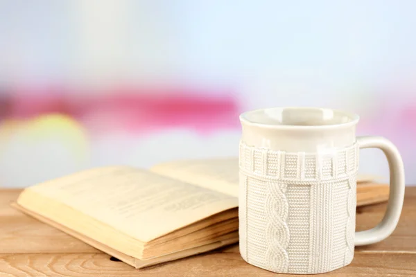 Tazza di tè e libro — Foto Stock