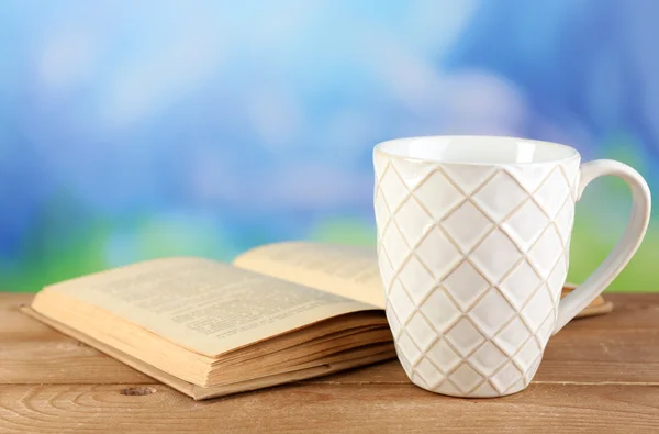 Tazza di tè e libro — Foto Stock