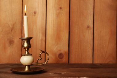 Mum ile Retro şamdan