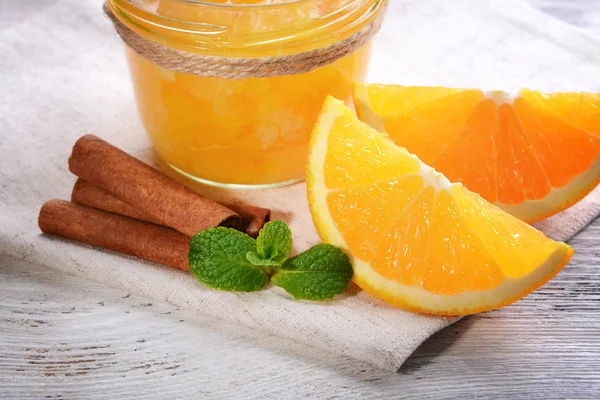 Deliciosa mermelada de naranja en primer plano de la mesa — Foto de Stock