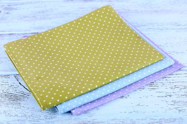 Renkli peçete ahşap tablo