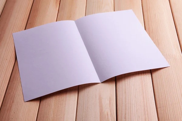 Hoja de papel sobre primer plano de la mesa —  Fotos de Stock