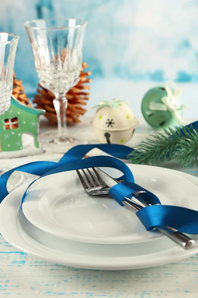 Cenário de mesa de férias com decoração de Natal e fundo de luz — Fotografia de Stock