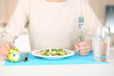 Tablo yakın çekim kız ve diyet gıda