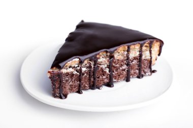 Çikolatalı kek üzerine beyaz izole