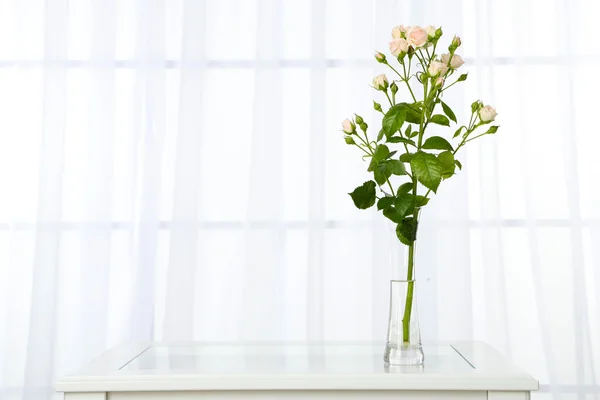 Bouquet of flowers in vase — Stock Photo, Image