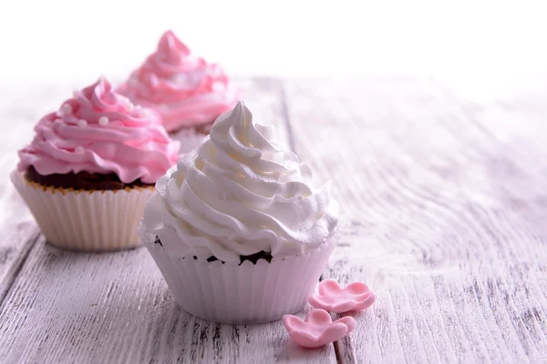 Delicious cupcakes on table close-up — Stock Photo, Image