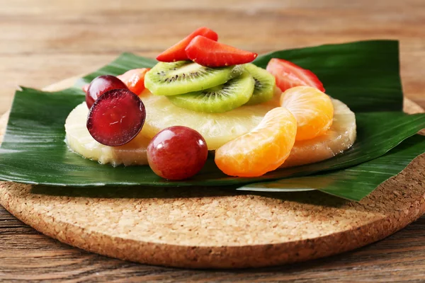 Fruit dessert on green leaf on table — Stock Photo, Image