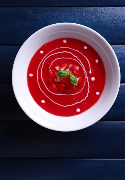 Gazpacho soep op een houten achtergrond kleur — Stockfoto