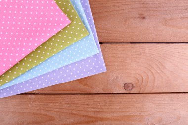 Renkli peçete ahşap tablo