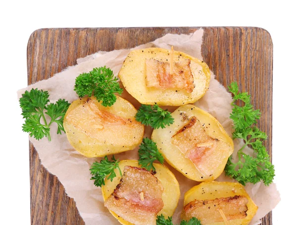 Baked potato with bacon on wooden cutting board, isolated on white — Stock Photo, Image