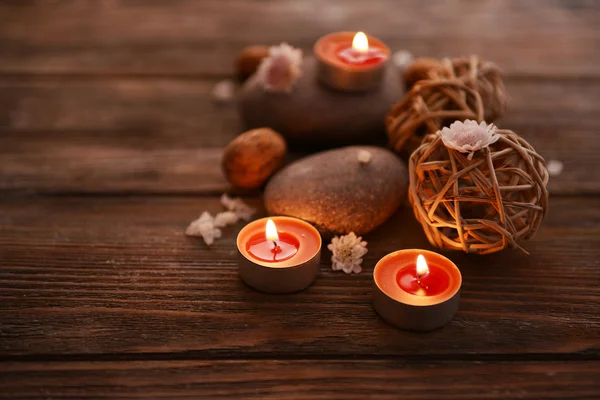 Composición del tratamiento de spa sobre fondo de madera — Foto de Stock