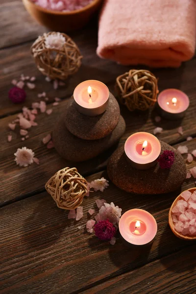 Composición del tratamiento de spa sobre fondo de madera — Foto de Stock