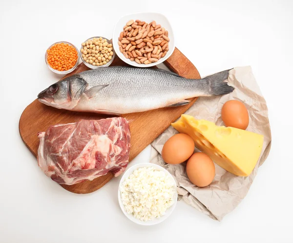 Alimento alto en proteínas aisladas en blanco —  Fotos de Stock