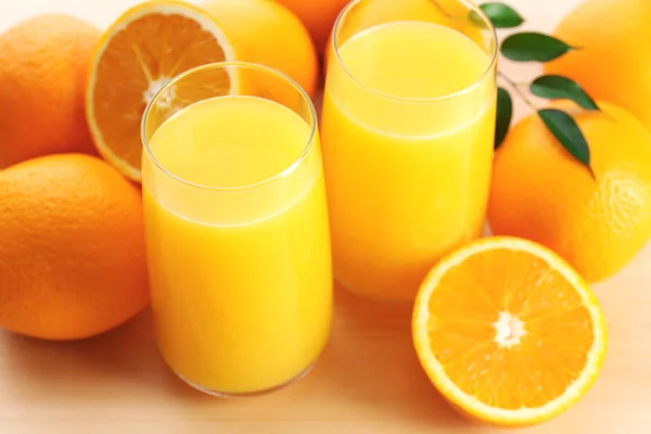 Färskpressad apelsinjuice, närbild — Stockfoto