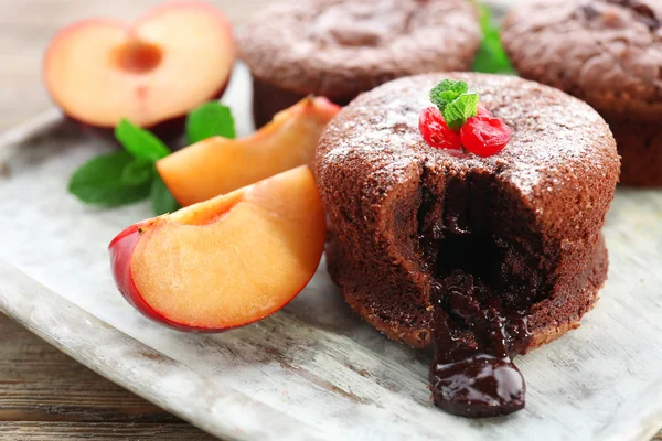 Budín de chocolate caliente con centro fondant, primer plano — Foto de Stock