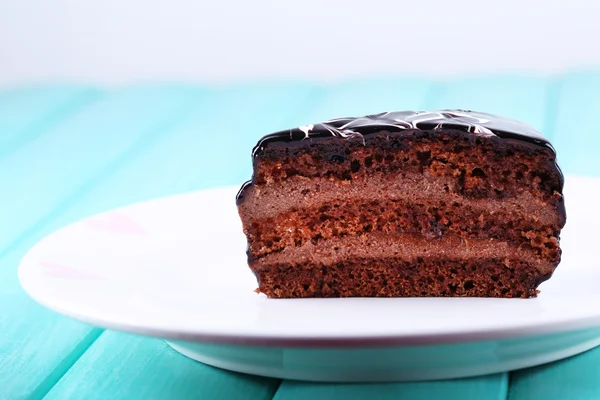 Delicious chocolate cake on plate on table close-up — Stock Photo, Image