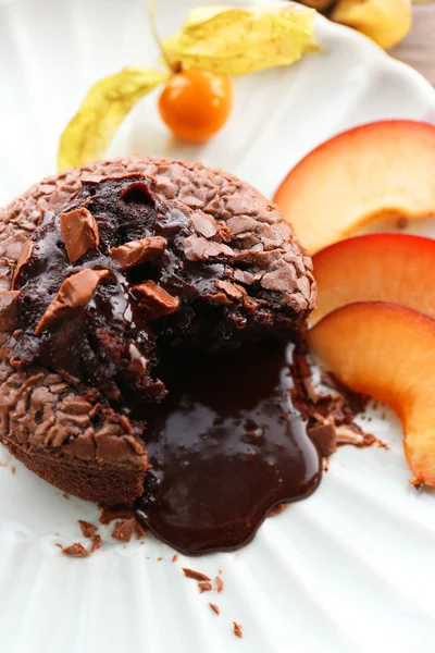 Hot chocolate pudding with fondant centre, close-up — Stock Photo, Image