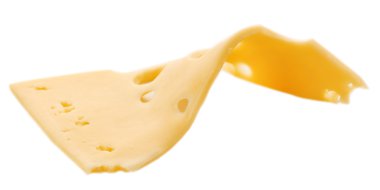 Dilimlenmiş peynir beyaz arkaplanda izole edilmiş