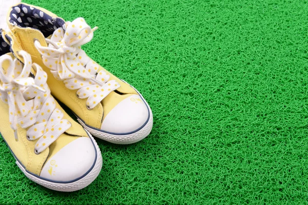 Green carpet and converse close-up — Stock Photo, Image