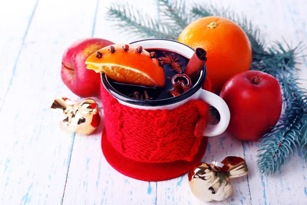 Mug of mulled wine — Stock Photo, Image