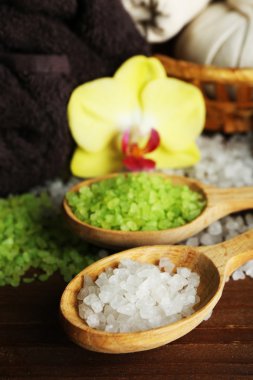 Spa uygulamaları ile orkide çiçekleri