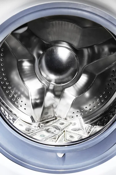 Dinheiro na máquina de lavar roupa — Fotografia de Stock