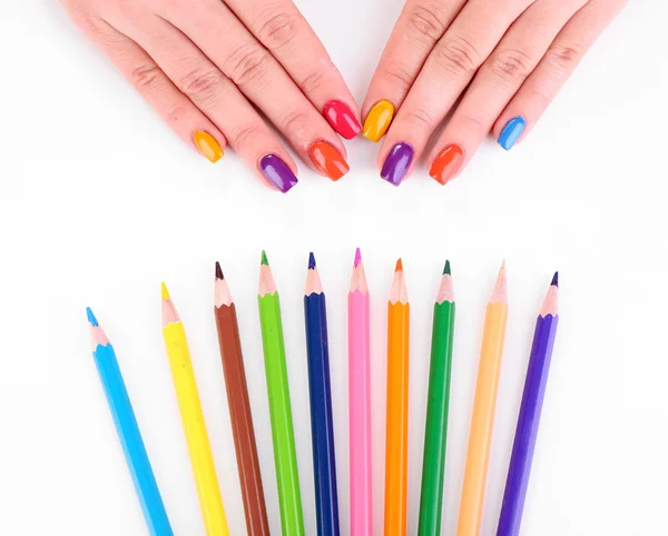 Manucure féminine avec crayons — Photo