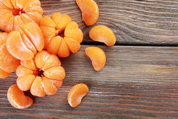 Mandarinas sobre mesa de madera — Foto de Stock