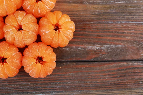 Mandarinas sobre fondo de madera — Foto de Stock