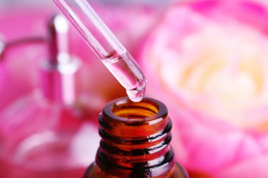 Damlalık şişe parfüm