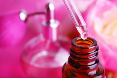 Damlalık şişe parfüm