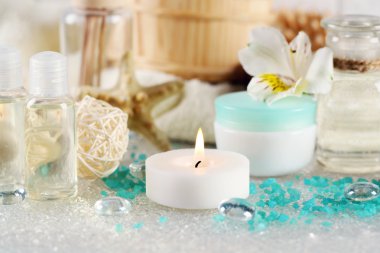 Ahşap arka planda spa tedavisinin bileşimi