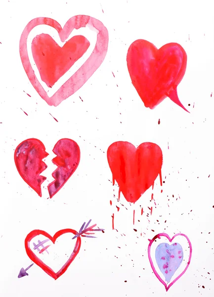 Malowane serca na kartce papieru na białym tle — Zdjęcie stockowe