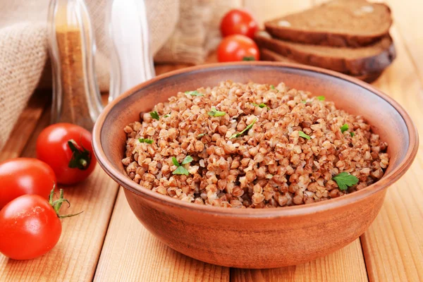 Boiled buckwheat in bowl on table close-up — Stock Photo, Image