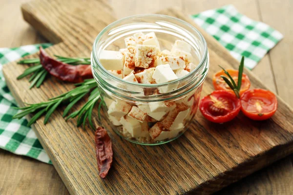 Queso feta en la mesa —  Fotos de Stock