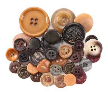 Beyaz izole çeşitli dikiş düğmeleri