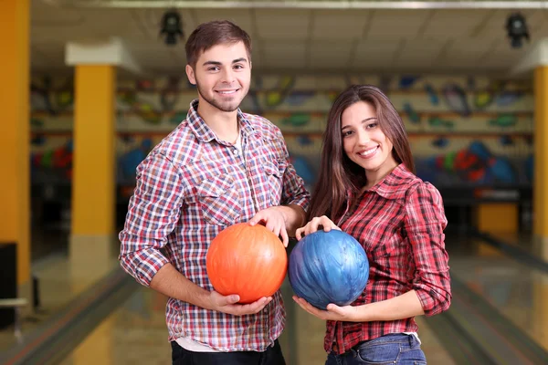 Portrait of friends in bowling club — Stock Photo, Image