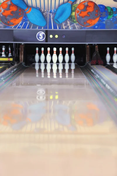 Bowling alley with pins — Stock Photo, Image