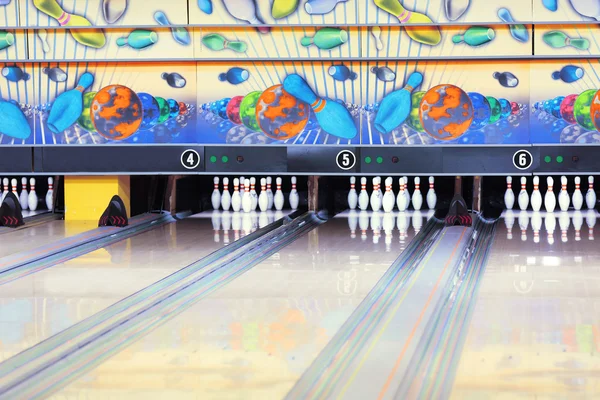 Bowling alley with pins — Stock Photo, Image