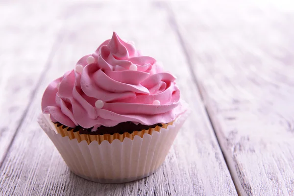 Delicious cupcake on table close-up — Stock Photo, Image