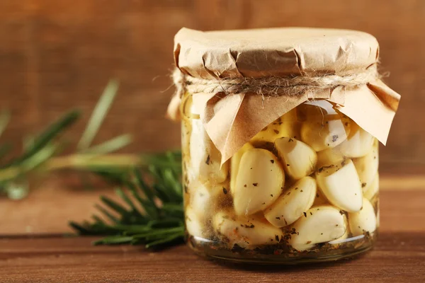 Canned garlic in glass — Stock Photo, Image