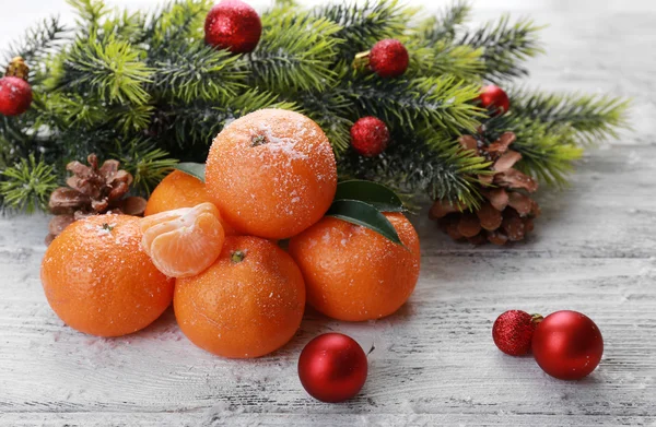 Christmas composition with tangerines on wooden background — Stock Photo, Image