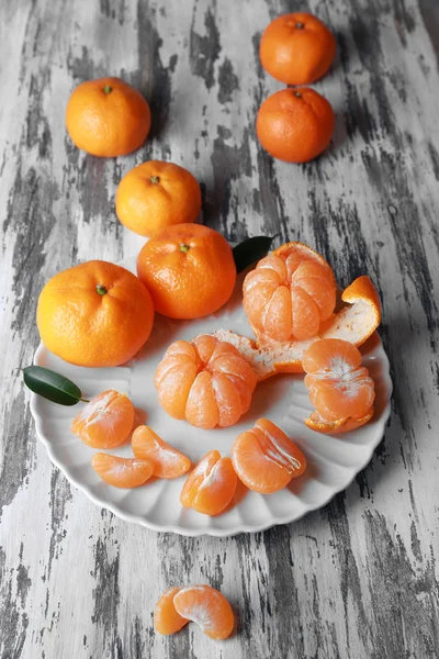 Tangerinas na mesa de madeira — Fotografia de Stock