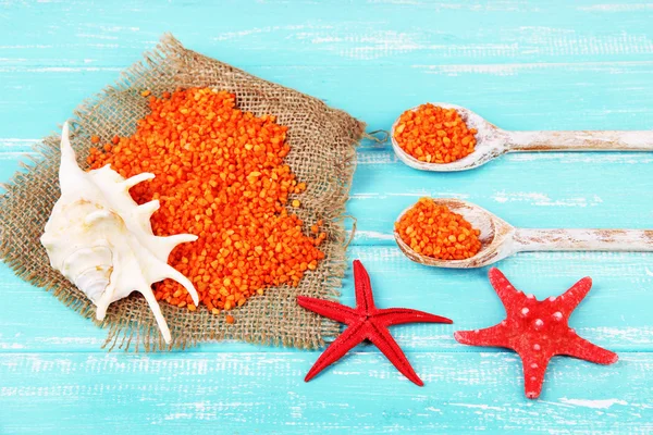 Sea salt crystals with sea shells, star fish — Stock Photo, Image