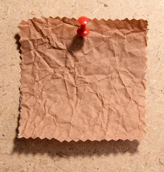 Feuille de papier vide sur fond en bois — Photo