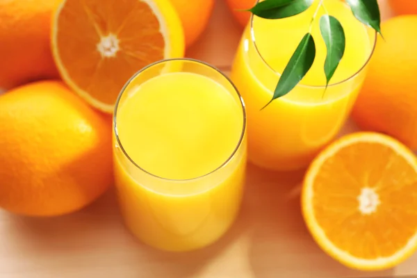 Sumo de laranja recentemente espremido, close-up — Fotografia de Stock
