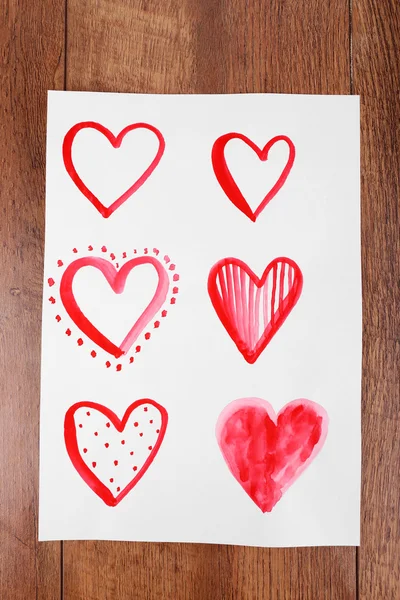 Kağıt üzerine boyalı Kalpler — Stok fotoğraf